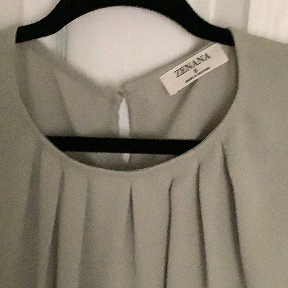 🦋 Zenana Pleated Crew Neck, Short Sleeve Top, in celery green